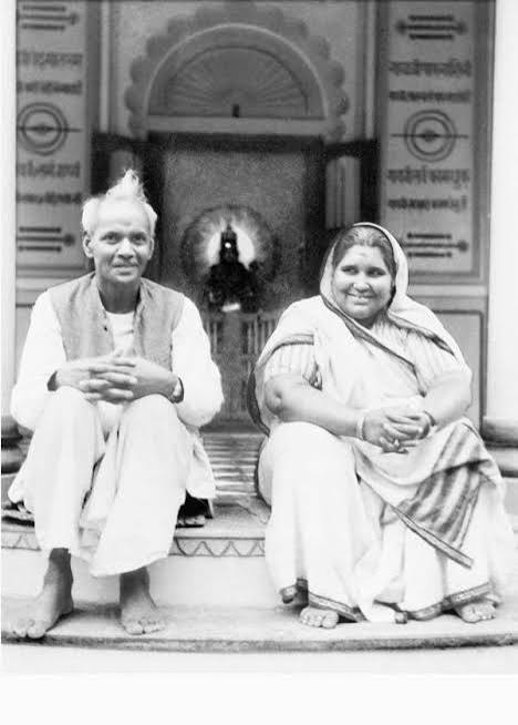 Pt. Shriram Sharma Acharya and Vandaniya Mata Bhagwati Devi Sharma seated at the temple